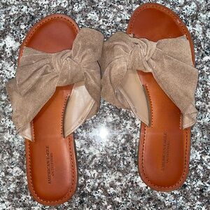 American Eagle Suede-Like Sandals 🎀